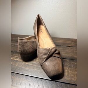 Clarks Women's Taupe Suede Loafers Size 8.5